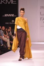Model walk the ramp for Payal Khandwala show at LFW 2013 Day 3 in Grand Haytt, Mumbai on 25th Aug 2013 (35).JPG